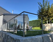 Glas Geländer mit Glashaltern wurde in Embrach von Zaunteam Neftenbach, Neftenbach im Jahr 2018 erstellt.