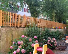 Palisaden mit T-Stahlpfosten verzinkt in Aussparung wurde in Zürich von Zaunteam Zürich, Dietikon im Jahr 2026 erstellt.