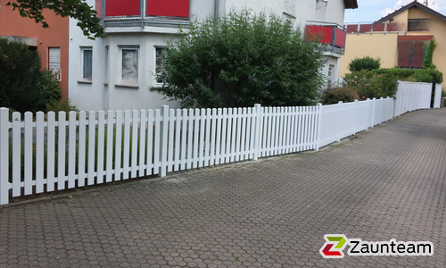 Classic Aluzaun RAL Standardfarbe / Aluminiumpfosten vierkant RAL Standardfarbe einbetoniert wurde in Gernsheim von Zaunteam Bergstraße-Ried, Lorsch im Jahr 2023 erstellt.