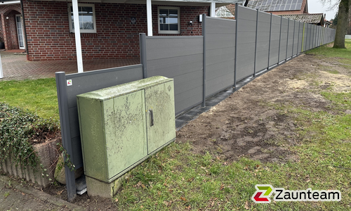System WPC Sichtschutz, XL mit Alupfosten einbetoniert wurde in Werlte von Zaunteam Emsland, Rastdorf im Jahr 2024 erstellt.