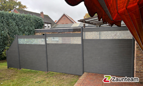 System WPC Sichtschutz, Classic mit Alupfosten einbetoniert wurde in Thuine von Zaunteam Ems-Vechte, Lingen im Jahr 2025 erstellt.