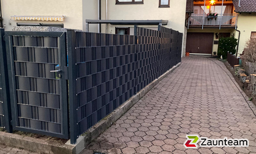 Flechtfix Vario Sichtschutz RAL Standardfarben wurde in Pforzheim von Zaunteam Pforzheim, Neuhausen im Jahr 2026 erstellt.