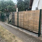 Doppelstabmatten leicht feuerverzinkt und grün beschichtet mit Pfosten 60 x 40 mit Abdeckleisten einbetoniert wurde in Berlin Karow von Zaunteam Bernau, Bernau im Jahr 2026 erstellt.