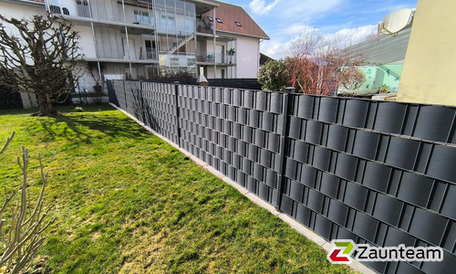 Flechtfix Vario Sichtschutz RAL Standardfarben wurde in Aarwangen von Zaunteam Mittelland, Bützberg im Jahr 2025 erstellt.