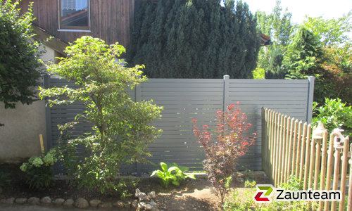 Alu Varioprofil Rhombus 80, Aluminiumpfosten vierkant 85 x 85 mm einbetoniert wurde in Kaufering von Zaunteam Ammersee, Hofstetten im Jahr 2022 erstellt.