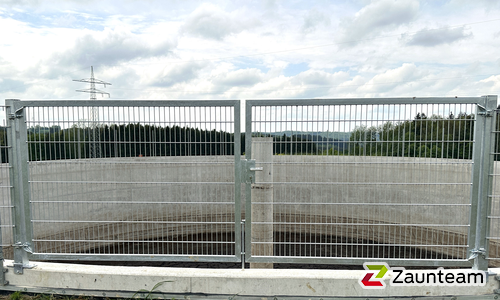 Doppelstabmattentor 2-flüglig wurde in Biberach von Zaunteam Oberschwaben, Obermarchtal im Jahr 2025 erstellt.