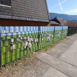 Flechtfix Vario Sichtschutz bedruckt wurde in Ste-Croix  von Swissclôture Nord Vaudois, Pomy im Jahr 2025 erstellt.