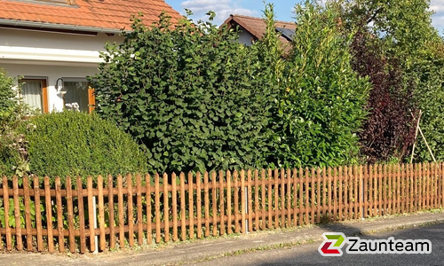 Palisadenzaun, weitere Modelle wurde in Lackendorf von Zaunteam Lkr. Rottweil, Dietingen-Rotenzimmern im Jahr 2026 erstellt.