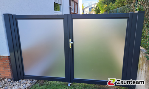 Aluminium Sichtschutztor 2-flüglig wurde in Bad Kreuznach von Zaunteam Hunsrück-Nahe, Bad Kreuznach im Jahr 2023 erstellt.