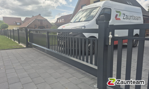 Schiebetor Aluminium wurde in Varel von Zaunteam Friesische-Wehde, Zetel im Jahr 2025 erstellt.