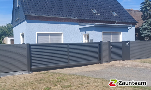 Schiebetor Aluminium wurde in Kemberg von Zaunteam Fläming, Coswig im Jahr 2022 erstellt.