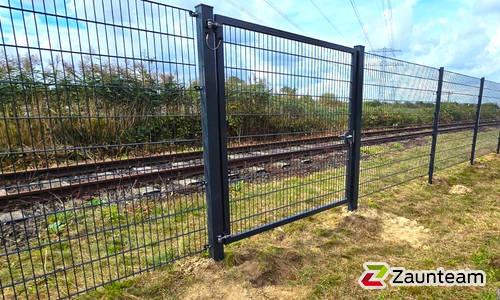 Doppelstabmatten schwer vorverzinkt und anthrazit beschichtet mit Pfosten Vario einbetoniert wurde in Bremen von Zaunteam Weser-Wümme, Oyten im Jahr 2024 erstellt.