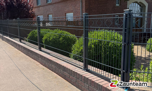 Decorzaun Verona mit Decorzaun Pfosten mit Fussplatte wurde in Lüdersfeld von Zaunteam Schaumburger Land, Stadthagen im Jahr 2026 erstellt.