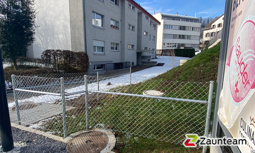 Diagonalgeflecht verzinkt mit Rohrpfosten verzinkt einbetoniert wurde in Abtwil von Zaunteam Appenzellerland, Wasserauen im Jahr 2025 erstellt.