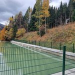 Doppelstabmatten schwer vorverzinkt und grün beschichtet mit Pfosten 40x60 mit Abdeckleisten mit Fussplatte wurde in Arriach von Zaunteam Kärnten-Mitte, Arnoldstein im Jahr 2025 erstellt.