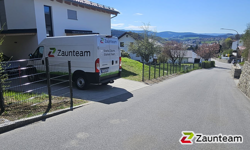 Doppelstabmatten schwer feuerverzinkt und anthrazit beschichtet mit Pfosten 60 x 40 mit Abdeckleisten einbetoniert wurde in Regen von Zaunteam Regen, Regen im Jahr 2026 erstellt.