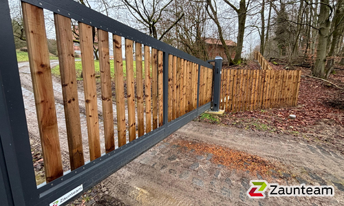 Schiebetor Aluminium wurde in Bad Driburg von Zaunteam Paderborn, Willebadessen im Jahr 2025 erstellt.