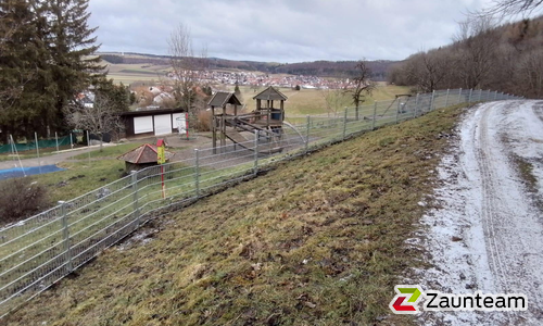 Doppelstabmatten schwer verzinkt mit Pfosten 40x60 verzinkt mit Abdeckleisten einbetoniert wurde in Burladingen von Zaunteam Zollernalb, Burladingen-Ringingen im Jahr 2022 erstellt.