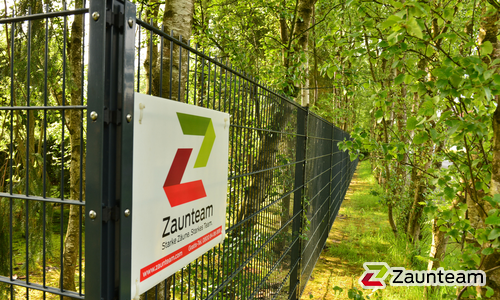 Doppelstabmatten schwer vorverzinkt und anthrazit beschichtet mit Pfosten 60 x 40 mit Abdeckleisten einbetoniert wurde in Südbrookmerland  von Zaunteam Ostfriesland, Südbrookmerland im Jahr 2020 erstellt.