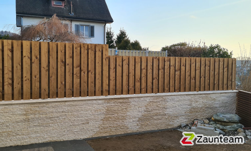 Holz Sichtschutz Lugano wurde in Flurlingen von Zaunteam Neftenbach, Neftenbach im Jahr 2023 erstellt.