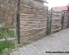 Holz Sichtschutz wurde in Hittnau von Zaunteam Zürich Oberland GmbH, Gutenswil erstellt.