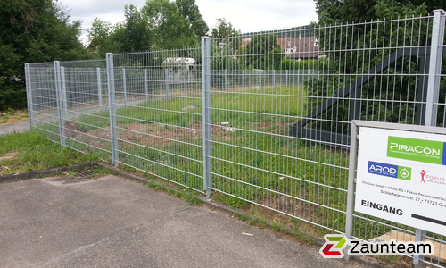 Doppelstabmatten leicht verzinkt mit Pfosten 40x60 verzinkt mit Abdeckleisten einbetoniert wurde in Großbottwar von Zaunteam Neckar-Enz, Sachsenheim im Jahr 2017 erstellt.