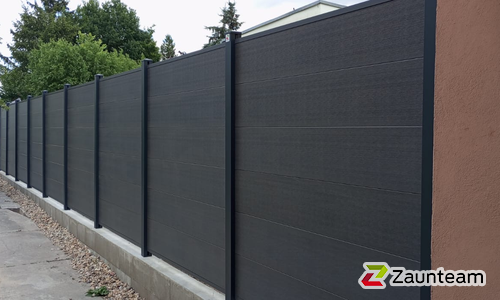 System WPC Sichtschutz, Platinum XL mit Alupfosten mit Fussplatte wurde in Gehrden von Zaunteam Fläming, Coswig im Jahr 2025 erstellt.