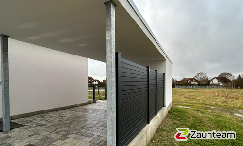 System Alu Sichtschutz, Rhombus mit Alupfosten mit Fussplatte wurde in Riedlingen von Zaunteam Oberschwaben, Obermarchtal im Jahr 2025 erstellt.