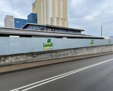 Doppelstabmatten leicht verzinkt mit Pfosten 40x60 verzinkt mit Abdeckleisten mit Fussplatte wurde in St. Margrethen von Zaunteam Appenzellerland, Wasserauen im Jahr 2024 erstellt.