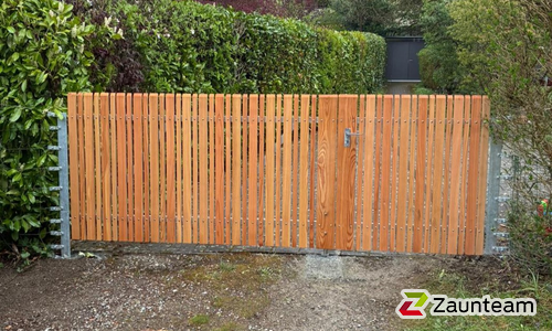 Staketenzauntor 2-flüglig wurde in Rütihof von Zaunteam Aargau, Egliswil im Jahr 2026 erstellt.