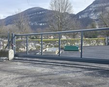 Industrieschiebetor / Industrieschiebetor wurde in Veyrier von Swissclôture Genève, Bellevue im Jahr 2026 erstellt.