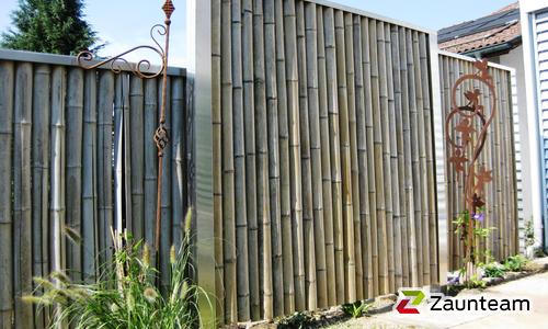 Sichtschutz Bambus Chiang-Mai / Stahlpfosten mit Edelstahlabdeckung einbetoniert wurde in Felben-Wellhausen von Zaunteam Thurgau AG, Felben im Jahr 2015 erstellt.