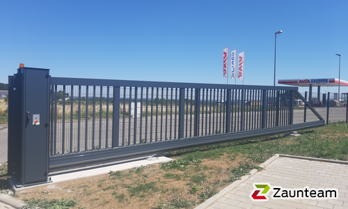 Schiebetor Aluminium wurde in Zimmern  ob Rottweil von Zaunteam Lkr. Rottweil, Dietingen-Rotenzimmern im Jahr 2023 erstellt.