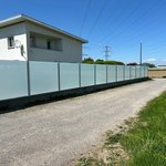 Glas Sichtschutz mit vierkant Aluminium-Nutpfosten einbetoniert, Zaunteam Vorarlberg, Dornbirn, 6830 Rankweil Glas Sichtschutz mit vierkant Aluminium-Nutpfosten einbetoniert wurde in Rankweil von Zaunteam Vorarlberg, Dornbirn im Jahr 2024 erstellt.