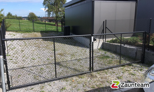 Diagonalgeflecht anthrazit metallic mit Rohrpfosten anthrazit metallic einbetoniert wurde in Zuckenriet von Zaunteam Appenzellerland, Wasserauen im Jahr 2025 erstellt.