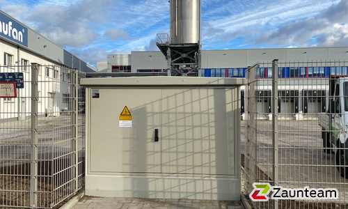 Doppelstabmatten schwer Standardfarbe mit Pfosten 40x60 Standardfarbe mit Abdeckleisten einbetoniert wurde in Leipzig von Zaunteam Leipzig, Leipzig im Jahr 2020 erstellt.