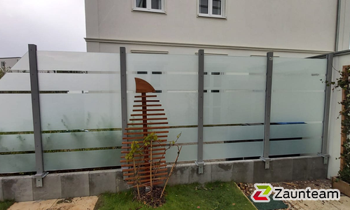 Glas Sichtschutz wurde in Potsdam von Zaunteam Fläming, Coswig im Jahr 2020 erstellt.
