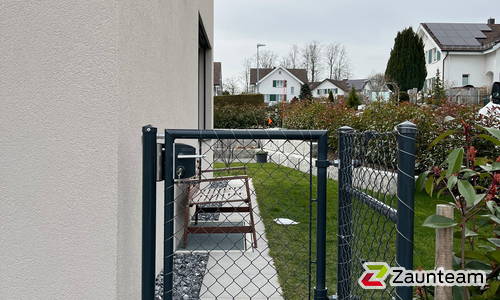 Diagonalgeflecht anthrazit mit Rohrpfosten anthrazit einbetoniert wurde in Engelburg von Zaunteam Appenzellerland, Wasserauen im Jahr 2025 erstellt.