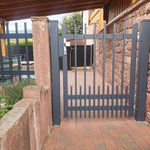 Staketen Aluzaun einbetoniert wurde in Eichenbühl von Zaunteam Westfranken, Eichenbühl im Jahr 2025 erstellt.
