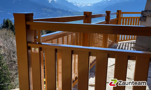Aluminium Geländer Classic mit Aluminiumpfosten vierkant RAL Standardfarbe Aufsatzmontage wurde in Beatenberg von Zaunteam Berner Oberland, Ringgenberg im Jahr 2025 erstellt.