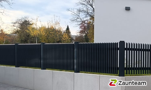 Palisaden Aluzaun aufgeschraubt wurde in Stuttgart von Zaunteam Fenzhöfe Oberwälden, Oberwälden im Jahr 2025 erstellt.