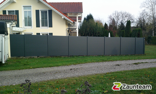 Alu Varioprofil Rhombus 80, Aluminiumpfosten vierkant 85 x 85 mm einbetoniert wurde in Dießen von Zaunteam Ammersee, Hofstetten im Jahr 2023 erstellt.
