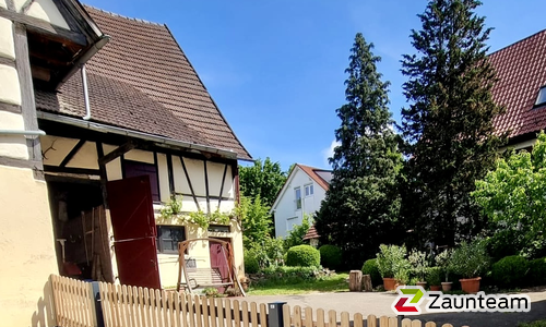 Oxford gerade zwischen die Pfosten / Holzpfosten vierkant grün, H-Anker einbetoniert (DE) wurde in Holzhausen von Zaunteam Fenzhöfe Oberwälden, Oberwälden im Jahr 2026 erstellt.