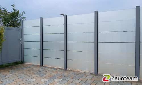 Glas Sichtschutz wurde in Calw von Zaunteam Pforzheim, Neuhausen im Jahr 2024 erstellt.