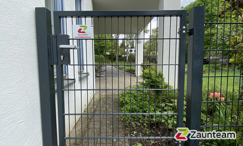 Doppelstabmattentor 1-flüglig wurde in Biberach von Zaunteam Oberschwaben, Obermarchtal im Jahr 2022 erstellt.