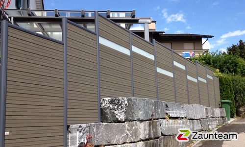 WPC Sichtschutz, grau / Alupfosten Metallgrau wurde in Jona von Zaunteam Linth GmbH & Zaunteam Toggenburg, Uznach im Jahr 2014 erstellt.