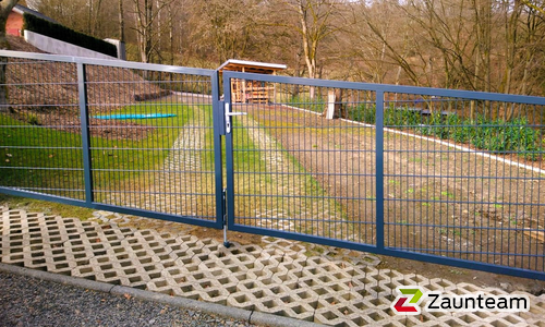 Doppelstabmattentor 2-flüglig wurde in Gummersbach von Zaunteam Südwestfalen, Wiehl im Jahr 2021 erstellt.