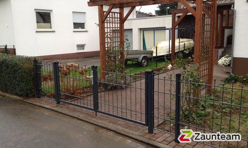 Tor weitere 2-flüglig wurde in Lauenförde von Zaunteam Paderborn, Willebadessen im Jahr 2017 erstellt.