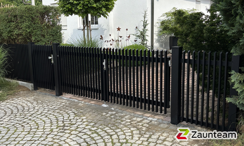 Staketen Aluzaun einbetoniert wurde in Thierhaupten von Zaunteam Schwaben-Nord, Todtenweis im Jahr 2025 erstellt.