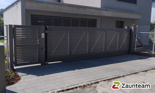 Schiebetor Aluminium wurde in Aarau von Zaunteam Aargau, Egliswil im Jahr 2026 erstellt.